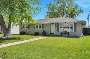 272 S Randolph Ave, Bradley, IL 60915 - Photo 1