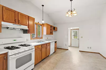 1302 State Street, Dekalb, IL 60115 - Photo 8