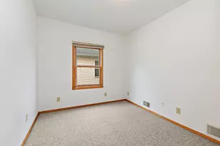 1302 State St, Dekalb, IL 60115 - Photo 12