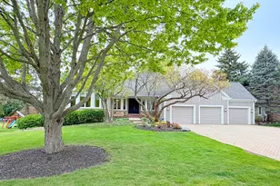 211 Ridge Ln, Lake in the Hills, IL 60156 - Photo 2