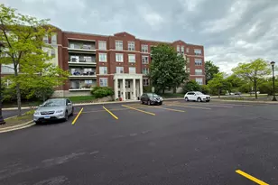 715 Astor Ln, Wheeling, IL 60090 - Photo 1