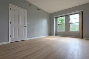 715 Astor Ln, Wheeling, IL 60090 - Photo 10
