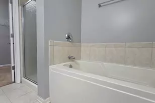 715 Astor Ln, Wheeling, IL 60090 - Photo 14