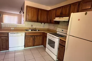 200 S Waters Edge Dr, Glendale Heights, IL 60139 - Photo 8