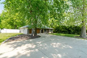3018 Springfield Rd, East Peoria, IL 61611 - Photo 2