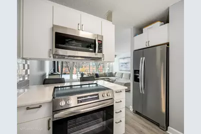2555 Gross Point Road #202, Evanston, IL 60201 - Photo 8