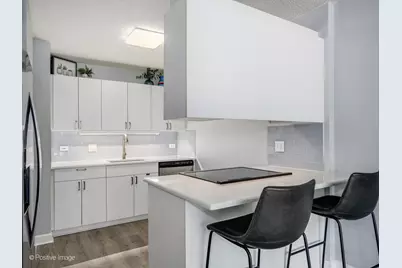 2555 Gross Point Road #202, Evanston, IL 60201 - Photo 6