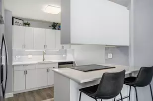 2555 Gross Point Rd, Evanston, IL 60201 - Photo 6