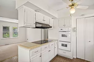 8434 W 50th St, McCook, IL 60525 - Photo 12