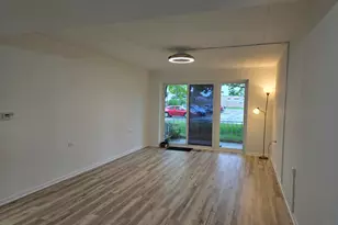 127 N Wolf Rd, Wheeling, IL 60090 - Photo 8