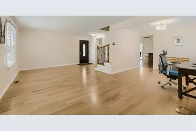 4092 Victoria Drive, Hoffman Estates, IL 60192 - Photo 4