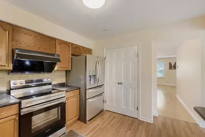 4092 Victoria Drive, Hoffman Estates, IL 60192 - Photo 8