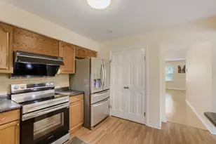 4092 Victoria Dr, Hoffman Estates, IL 60192 - Photo 8