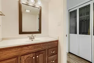 4092 Victoria Dr, Hoffman Estates, IL 60192 - Photo 12