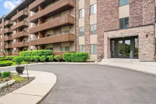 120 Lakeview Dr, Bloomingdale, IL 60108 - Photo 1