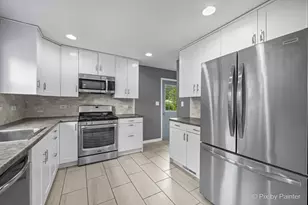 352 Brice Ave, Mundelein, IL 60060 - Photo 8