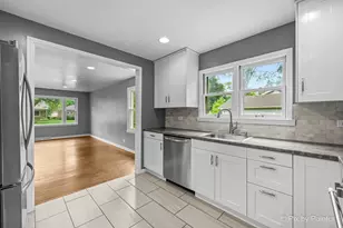 352 Brice Ave, Mundelein, IL 60060 - Photo 10