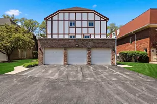 660 Ballantrae Dr, Northbrook, IL 60062 - Photo 4