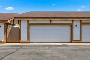 660 Ballantrae Dr, Northbrook, IL 60062 - Photo 28