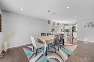 1245 Biscayne Dr, Elk Grove Village, IL 60007 - Photo 10