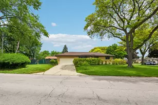 306 Poplar Ave, Bensenville, IL 60106 - Photo 1