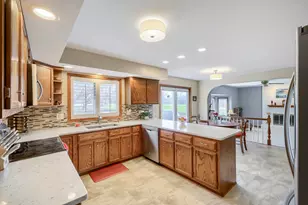 245 Old Forge Rd, Elgin, IL 60123 - Photo 18