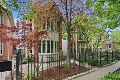 1209 W Roscoe Street, Chicago, IL 60657 - Photo 1