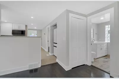 5505 N Nagle Avenue, Chicago, IL 60630 - Photo 8