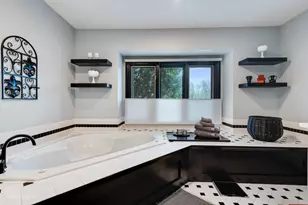 38W710 Bonnie Ct, Saint Charles, IL 60175 - Photo 16