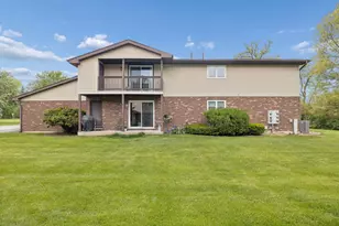 417 Manor Ct, New Lenox, IL 60451 - Photo 2
