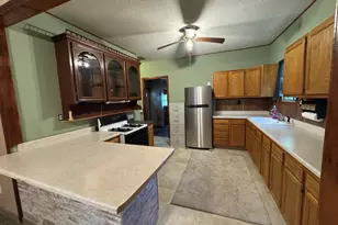 512 Highland Ave, Dixon, IL 61021 - Photo 4