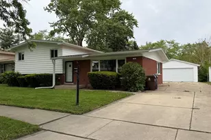 705 W Fitzhenry Ct, Glenwood, IL 60425 - Photo 2