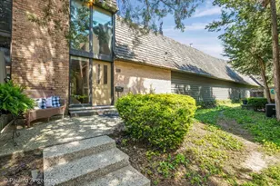 586 W Russell St, Barrington, IL 60010 - Photo 1