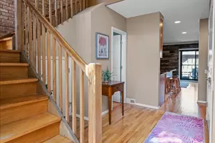 586 W Russell St, Barrington, IL 60010 - Photo 2
