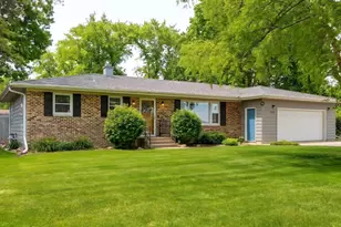 316 W Knights Rd, Sandwich, IL 60548 - Photo 2