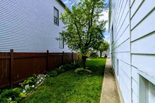 4330 N Avers Ave, Chicago, IL 60618 - Photo 2