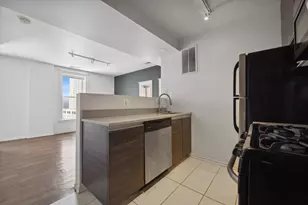 30 E Roosevelt Rd, Chicago, IL 60605 - Photo 2