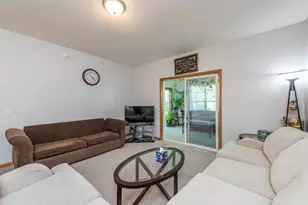 109 Hunter Ct, Grayslake, IL 60030 - Photo 10