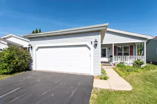 109 Hunter Ct, Grayslake, IL 60030 - Photo 2