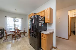 109 Hunter Ct, Grayslake, IL 60030 - Photo 6