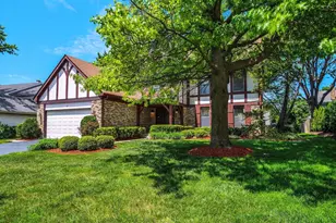312 W Brampton Ln, Arlington Heights, IL 60004 - Photo 2