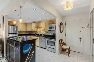 9731 N Fox Glen Dr, Niles, IL 60714 - Photo 4