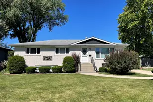 10228 S 80th Ct, Palos Hills, IL 60465 - Photo 1