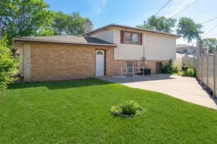 8516 N Ozanam Ave, Niles, IL 60714 - Photo 22