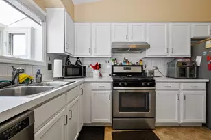 18310 Robin Ln, Homewood, IL 60430 - Photo 8