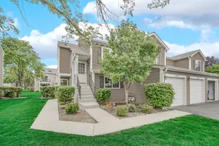2136 Southwind Cir, Schaumburg, IL 60194 - Photo 2