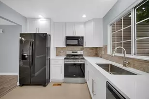 2136 Southwind Cir, Schaumburg, IL 60194 - Photo 10