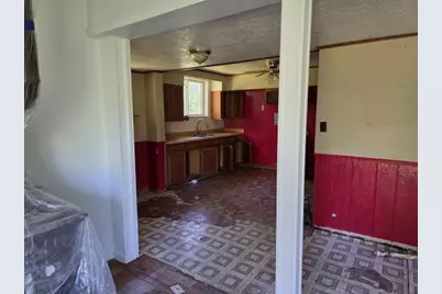 905 McClintock Avenue, Johnston City, IL 62951 - Photo 18