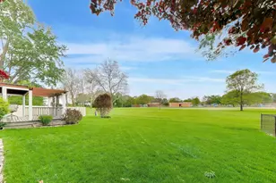 1976 Robert St, Aurora, IL 60506 - Photo 42