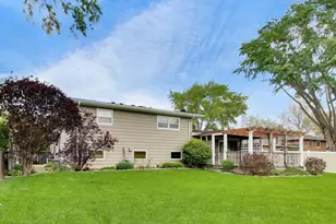 1976 Robert St, Aurora, IL 60506 - Photo 40